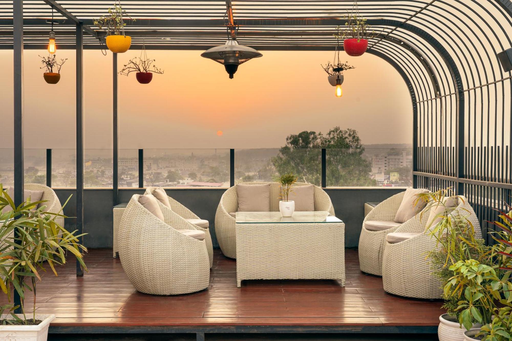 Hotel Clarks Collection Epicure Dehradun Exterior foto